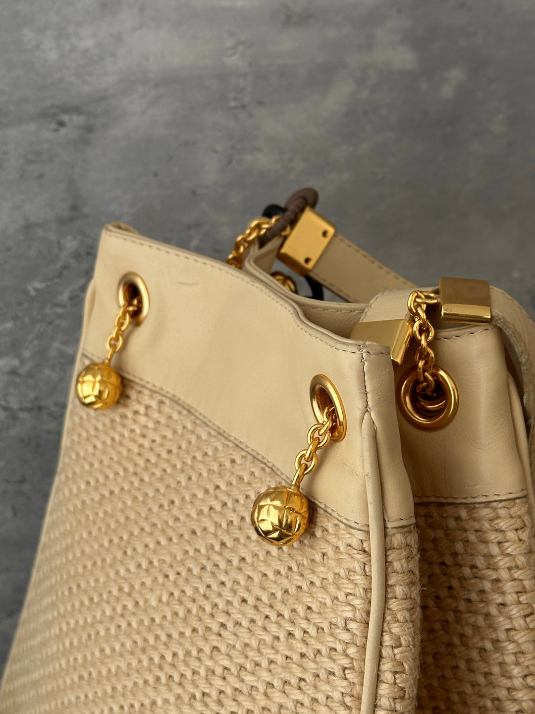Bottega Veneta Raffia Bucket Bag 🌾🤍｜Woven Raffia × Cream Leather × Gold-Tone Ball Charms