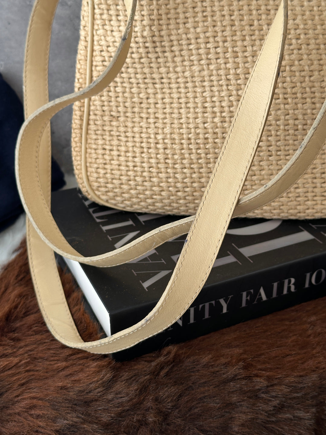 Bottega Veneta Raffia Bucket Bag 🌾🤍｜Woven Raffia × Cream Leather × Gold-Tone Ball Charms