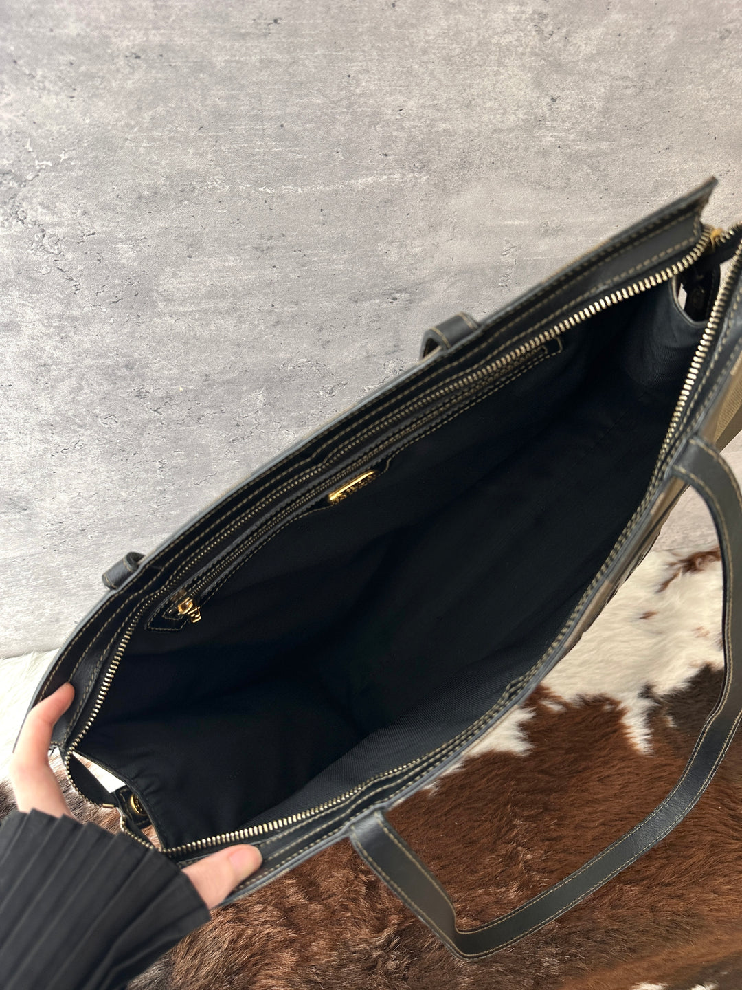 Fendi Pequin Tote Bag 🖤🤎｜Iconic Pequin Stripes × Structured Silhouette × Laptop-Friendly Capacity