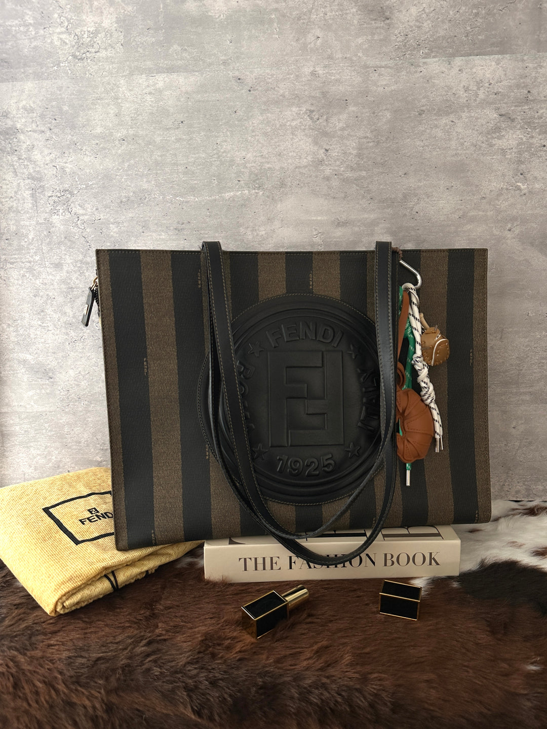 Fendi Pequin Tote Bag 🖤🤎｜Iconic Pequin Stripes × Structured Silhouette × Laptop-Friendly Capacity
