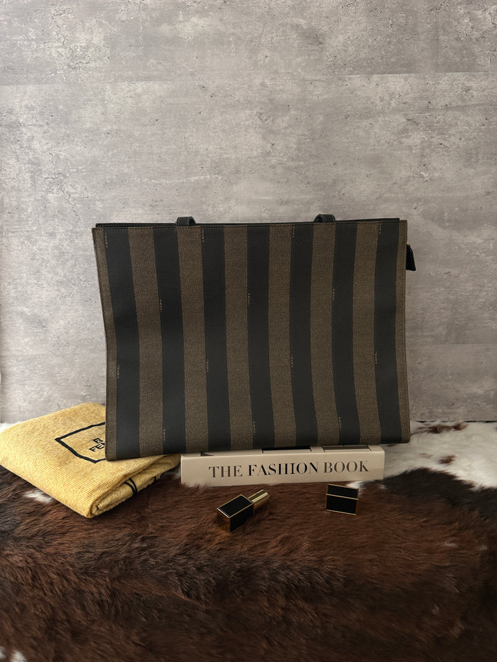 Fendi Pequin Tote Bag 🖤🤎｜Iconic Pequin Stripes × Structured Silhouette × Laptop-Friendly Capacity