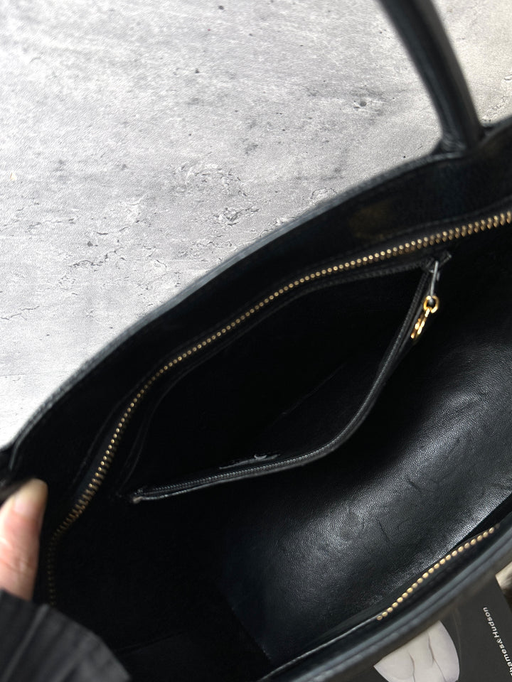 Chanel Hilton Caviar Leather Tote Bag 🖤✨｜Durable Caviar Leather × Oversized CC Motif × Gold-Tone Charm