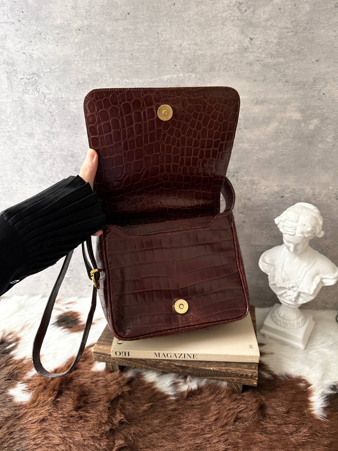 Ferragamo Croc-Embossed Box Crossbody Bag 😍🤎｜Croc-Embossed Leather × Gancini Hardware × Adjustable Strap