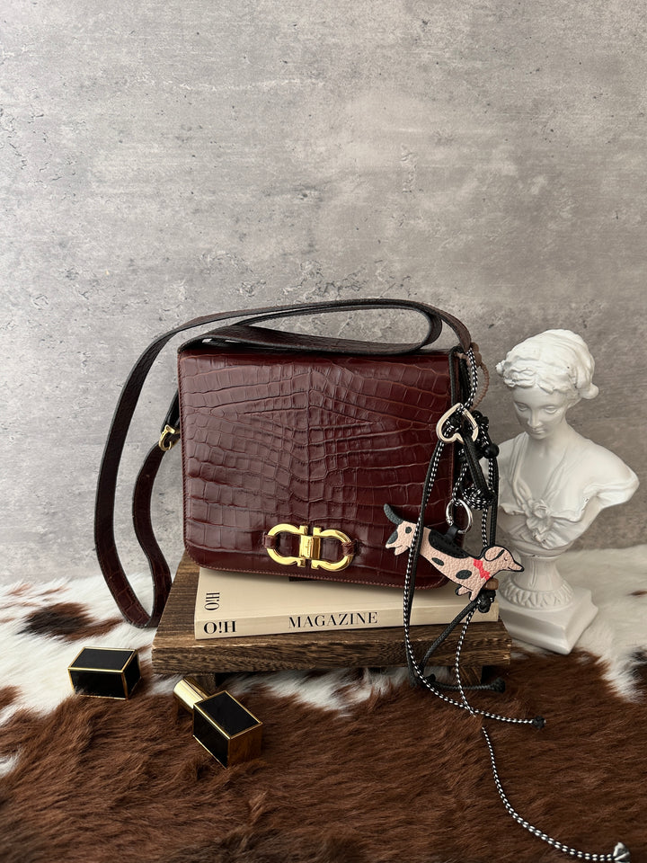 Ferragamo Croc-Embossed Box Crossbody Bag 😍🤎｜Croc-Embossed Leather × Gancini Hardware × Adjustable Strap