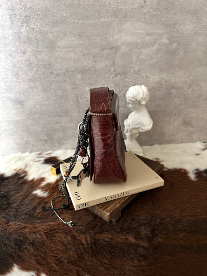 Ferragamo Croc-Embossed Box Crossbody Bag 😍🤎｜Croc-Embossed Leather × Gancini Hardware × Adjustable Strap