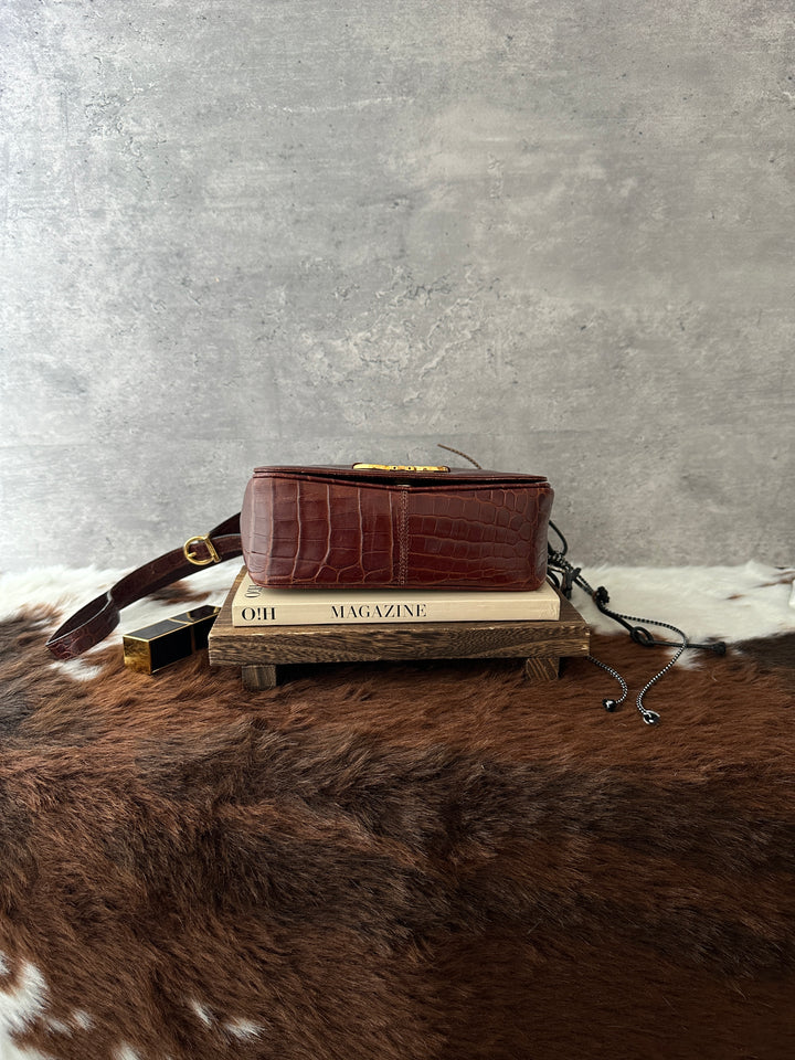 Ferragamo Croc-Embossed Box Crossbody Bag 😍🤎｜Croc-Embossed Leather × Gancini Hardware × Adjustable Strap