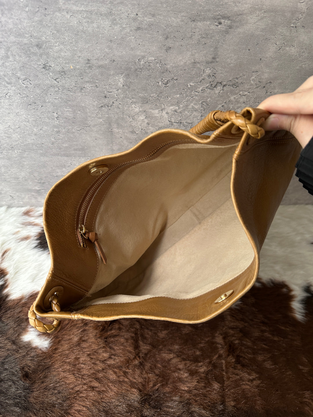 Bottega Veneta Soft Leather Hobo Bag 🤎🧡｜Supple Calfskin × Wrapped Handle × Spacious Silhouette