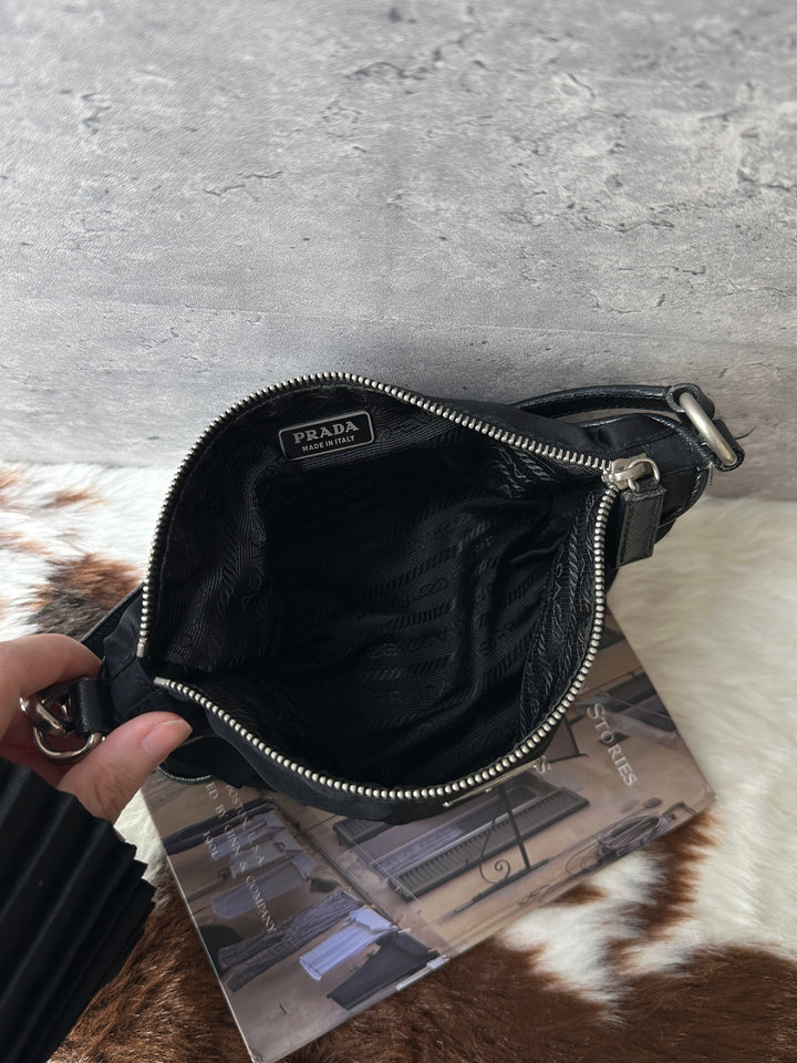 Prada Nylon Mini Shoulder Bag 🖤✨｜Iconic Nylon × Compact Silhouette × Convertible Styling
