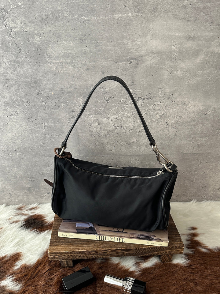 Prada Nylon Mini Shoulder Bag 🖤✨｜Iconic Nylon × Compact Silhouette × Convertible Styling