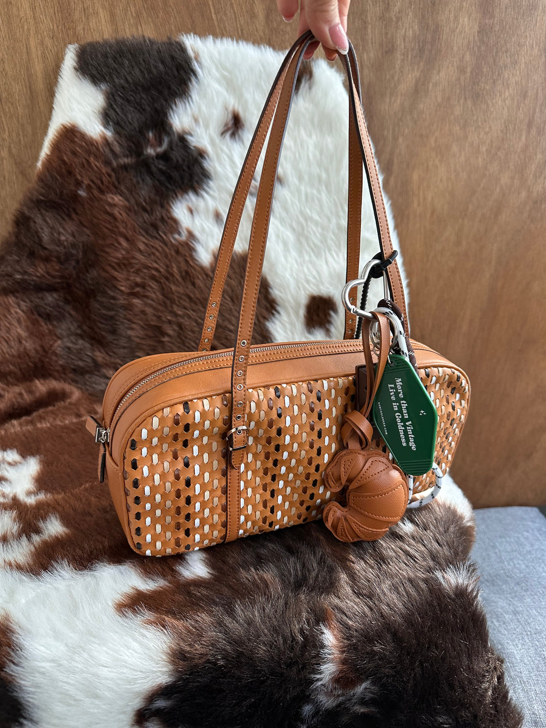 Salvatore Ferragamo Woven Leather Baguette Bag 🤎🥖｜Caramel Woven Design・Mini Baguette Shape・Rare Vintage