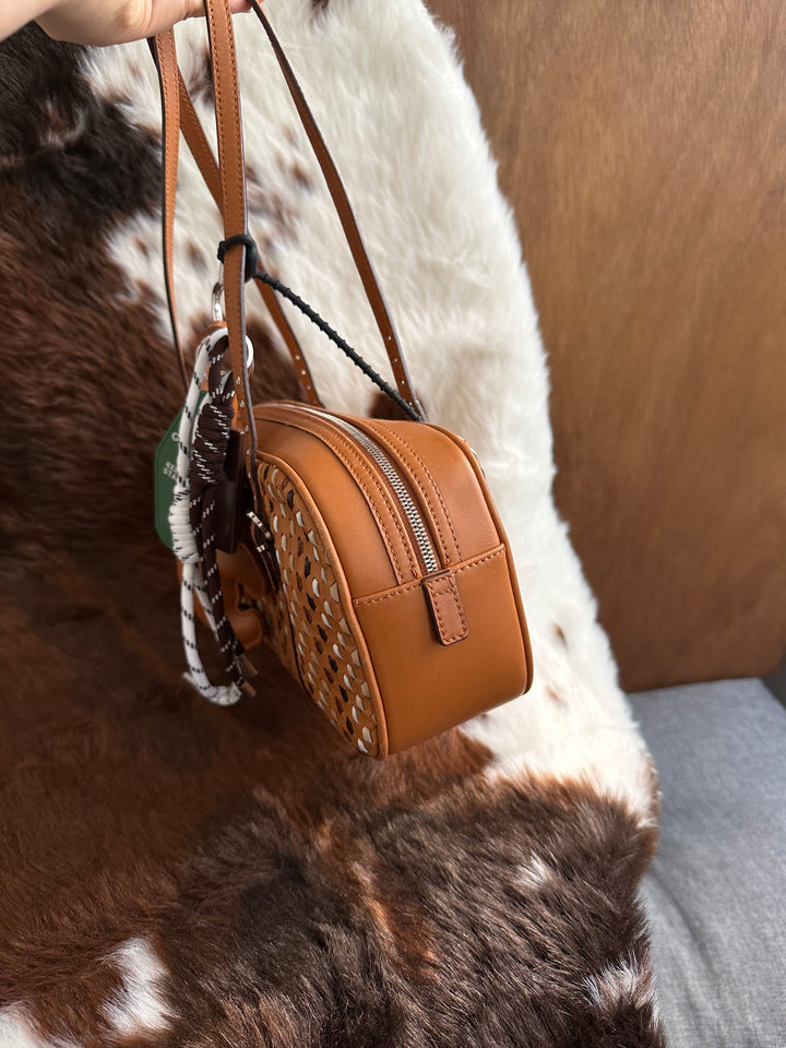 Salvatore Ferragamo Woven Leather Baguette Bag 🤎🥖｜Caramel Woven Design・Mini Baguette Shape・Rare Vintage