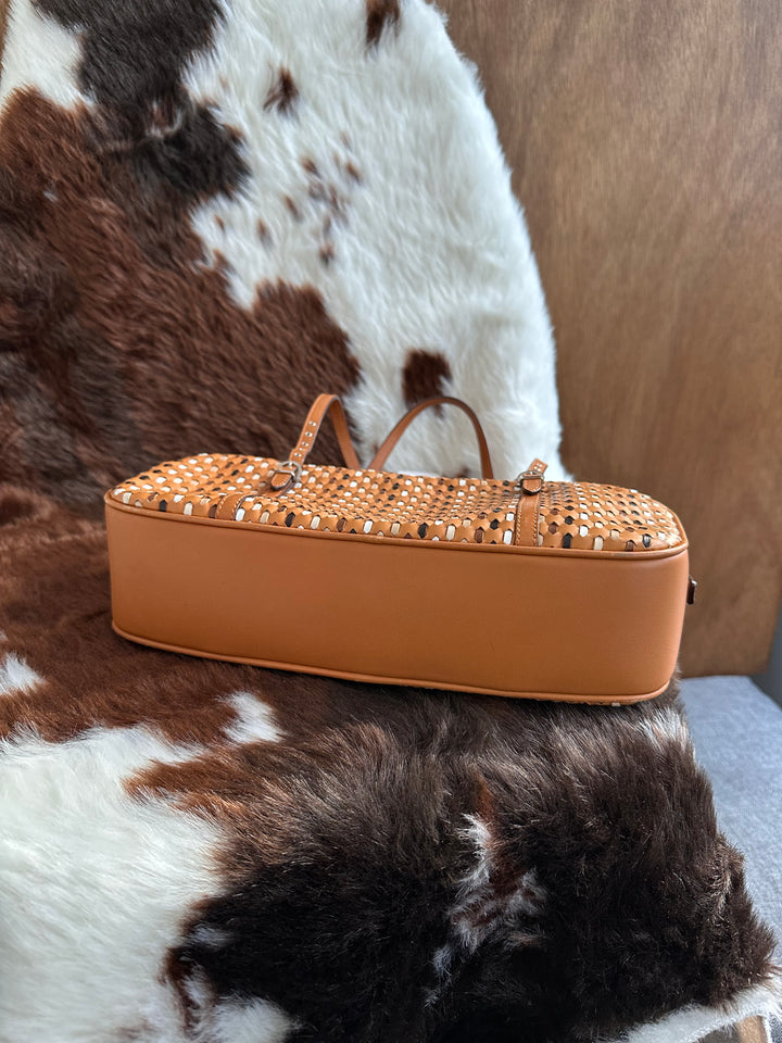 Salvatore Ferragamo Woven Leather Baguette Bag 🤎🥖｜Caramel Woven Design・Mini Baguette Shape・Rare Vintage