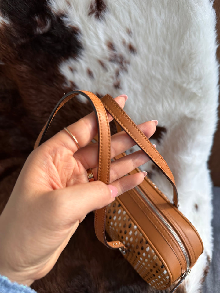 Salvatore Ferragamo Woven Leather Baguette Bag 🤎🥖｜Caramel Woven Design・Mini Baguette Shape・Rare Vintage