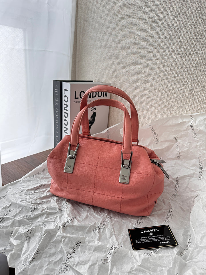 CHANEL Bowling Bag（Pink Caviar Leather × Silver Hardware）｜Playful Elegance 🎀✨