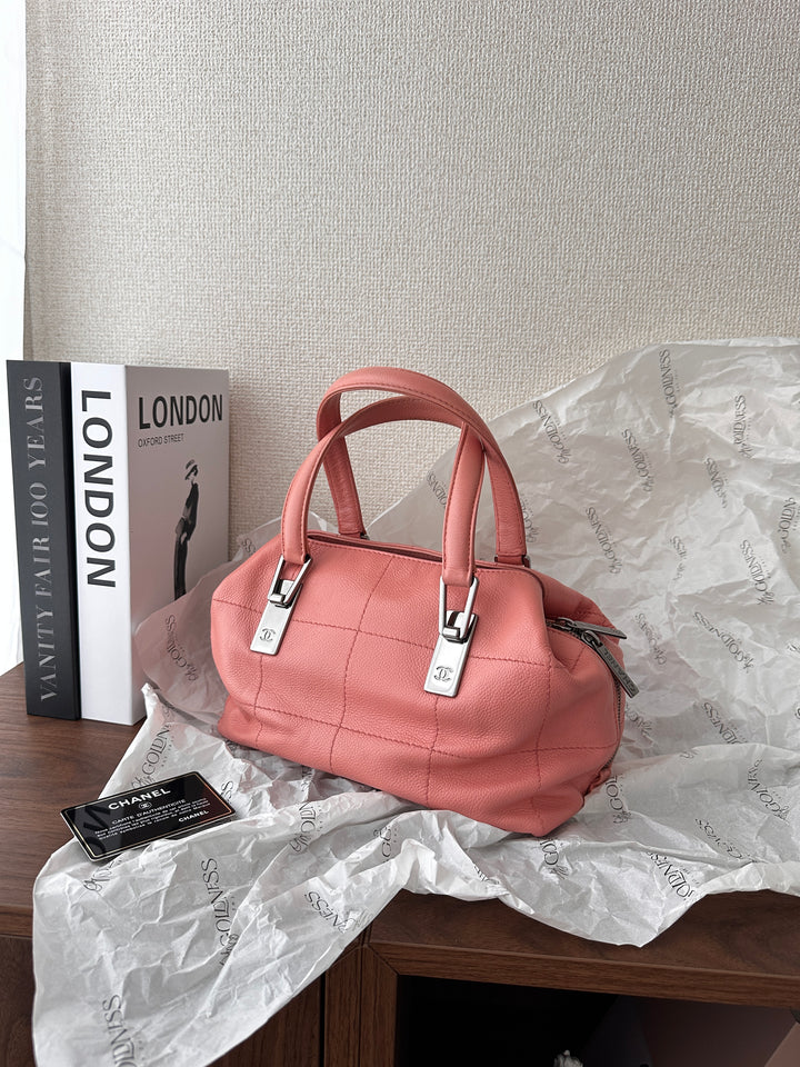 CHANEL Bowling Bag（Pink Caviar Leather × Silver Hardware）｜Playful Elegance 🎀✨