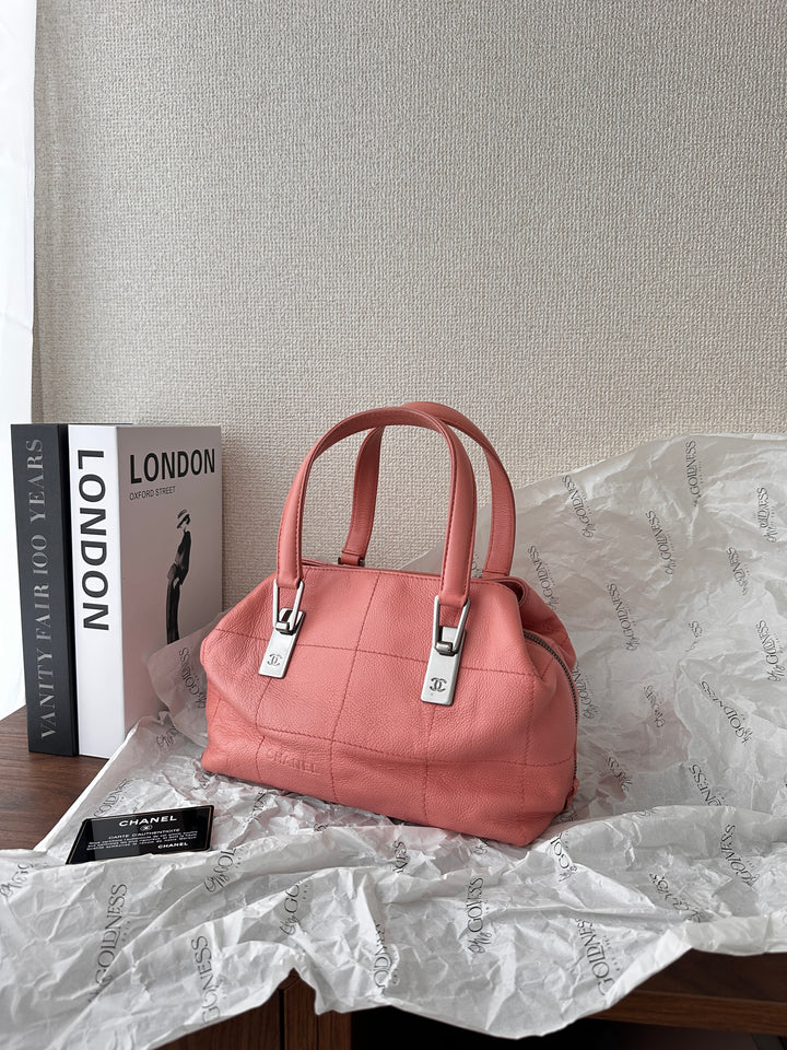 CHANEL Bowling Bag（Pink Caviar Leather × Silver Hardware）｜Playful Elegance 🎀✨