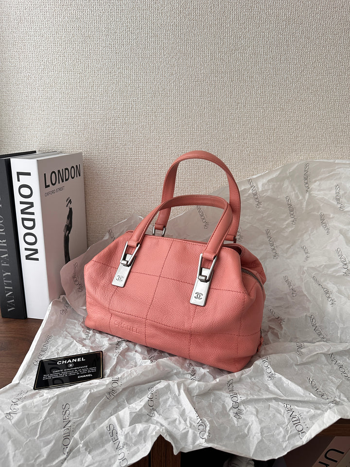 CHANEL Bowling Bag（Pink Caviar Leather × Silver Hardware）｜Playful Elegance 🎀✨