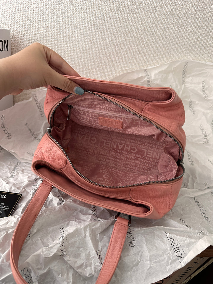 CHANEL Bowling Bag（Pink Caviar Leather × Silver Hardware）｜Playful Elegance 🎀✨