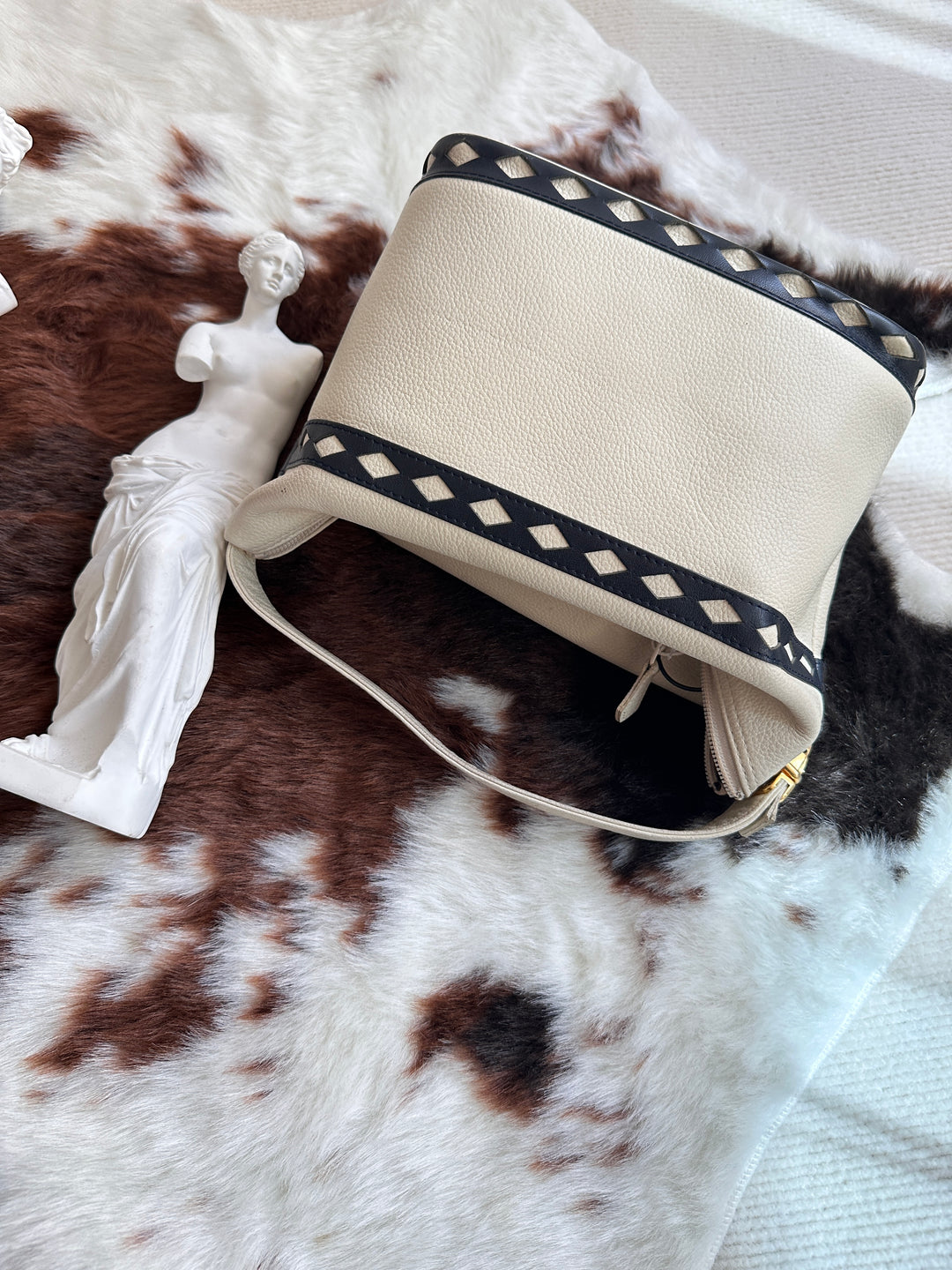 Yves Saint Laurent Ivory Leather “Lunch Box” Hobo 🤍 | Minimal Form, Maximum Charm