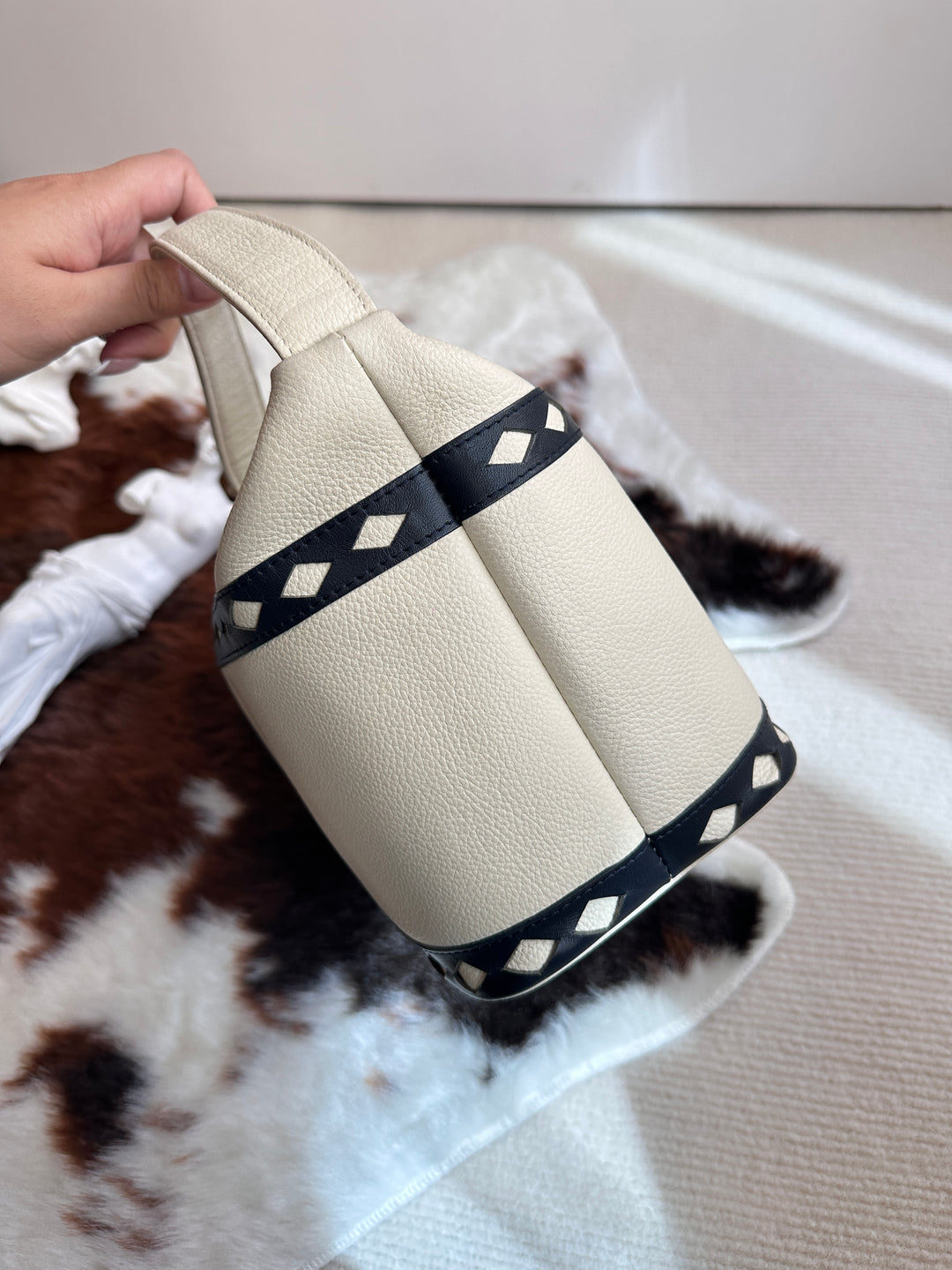 Yves Saint Laurent Ivory Leather “Lunch Box” Hobo 🤍 | Minimal Form, Maximum Charm