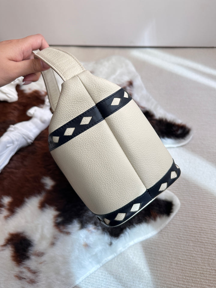 Yves Saint Laurent Ivory Leather “Lunch Box” Hobo 🤍 | Minimal Form, Maximum Charm