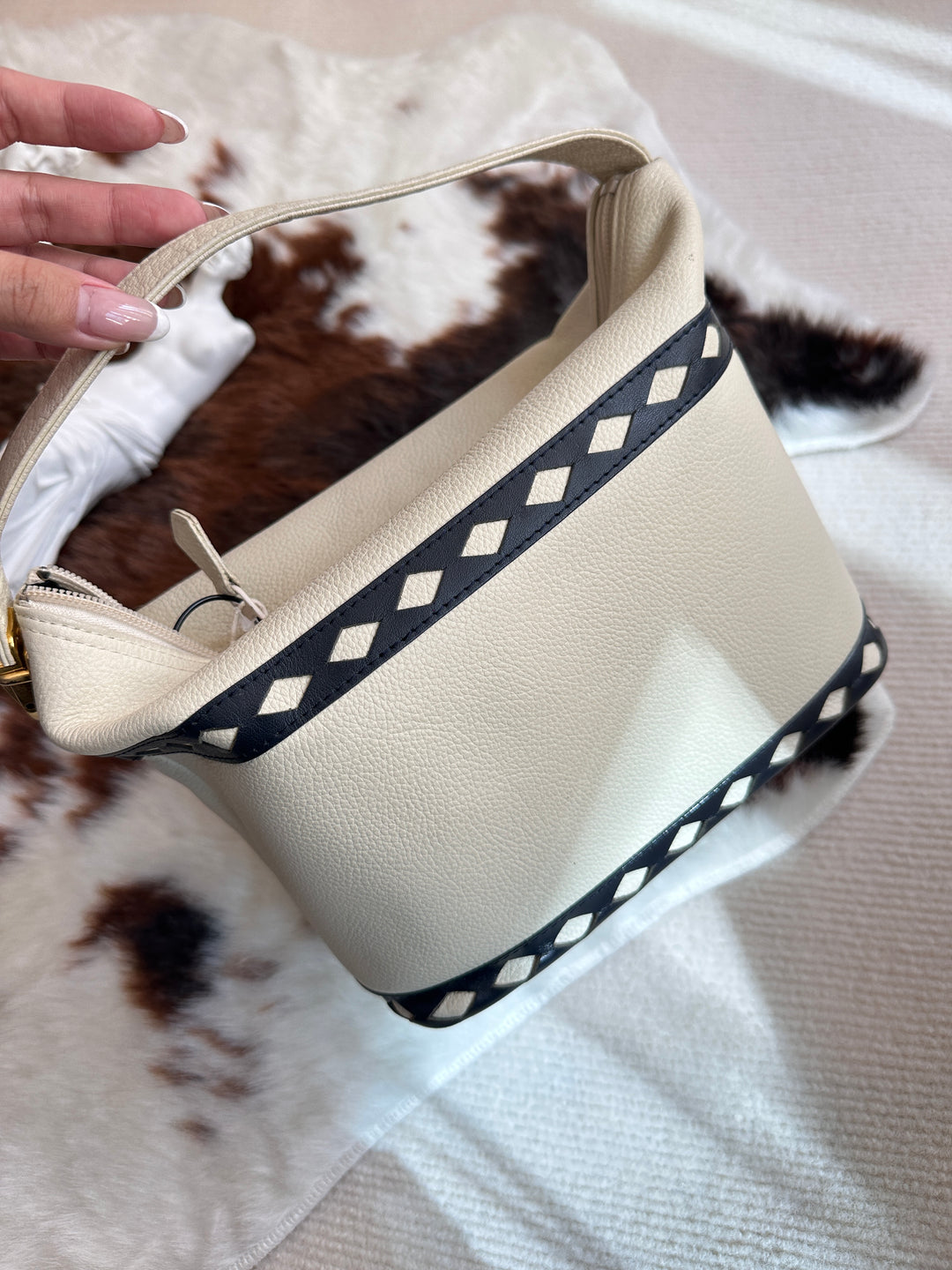 Yves Saint Laurent Ivory Leather “Lunch Box” Hobo 🤍 | Minimal Form, Maximum Charm