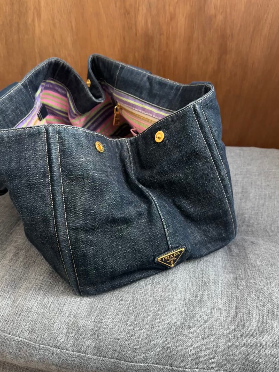Prada Canapa Denim Tote 💙✨｜Denim Canvas × Embroidered Logo × Striped Interior