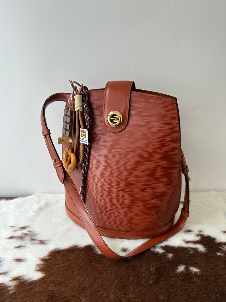 Louis Vuitton Caramel Epi Leather Turn Lock Bucket Bag 🤎