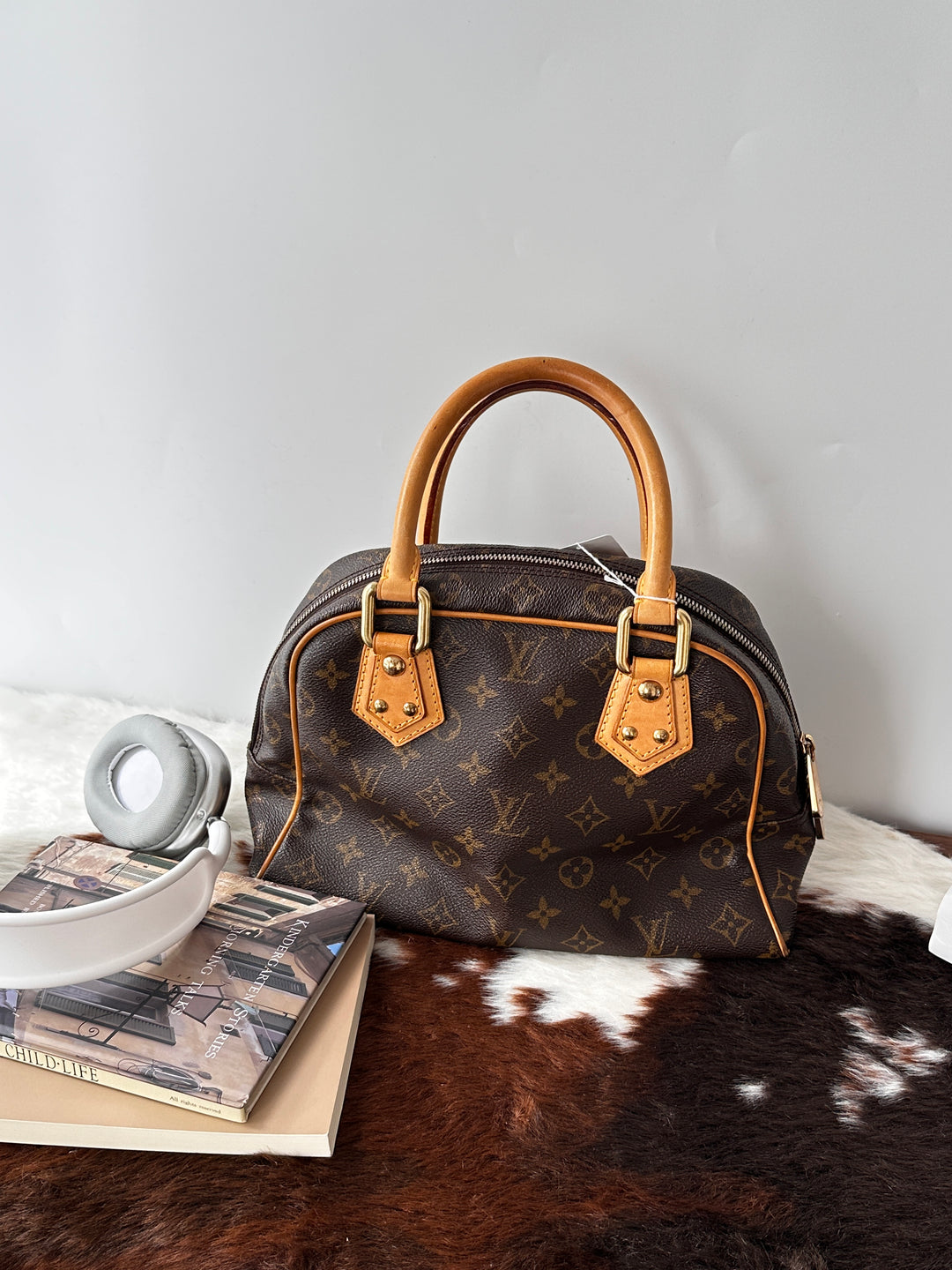Louis Vuitton Monogram Manhattan PM Bag 🤎｜Classic Monogram × Pocket Detail × Great Value