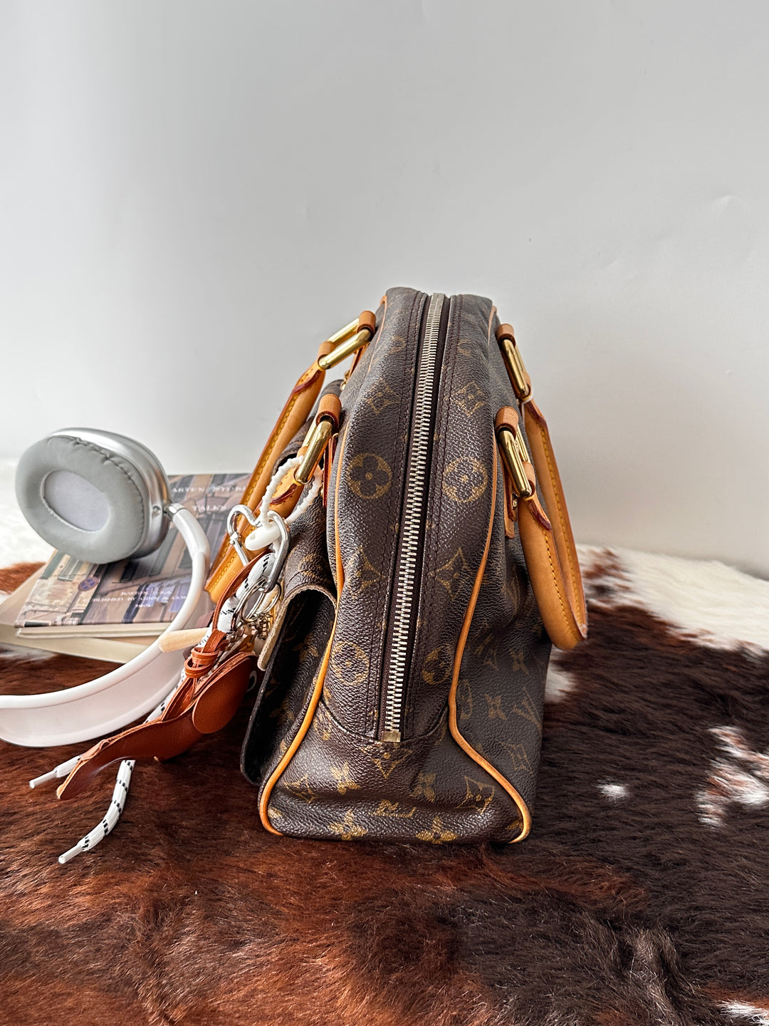 Louis Vuitton Monogram Manhattan PM Bag 🤎｜Classic Monogram × Pocket Detail × Great Value