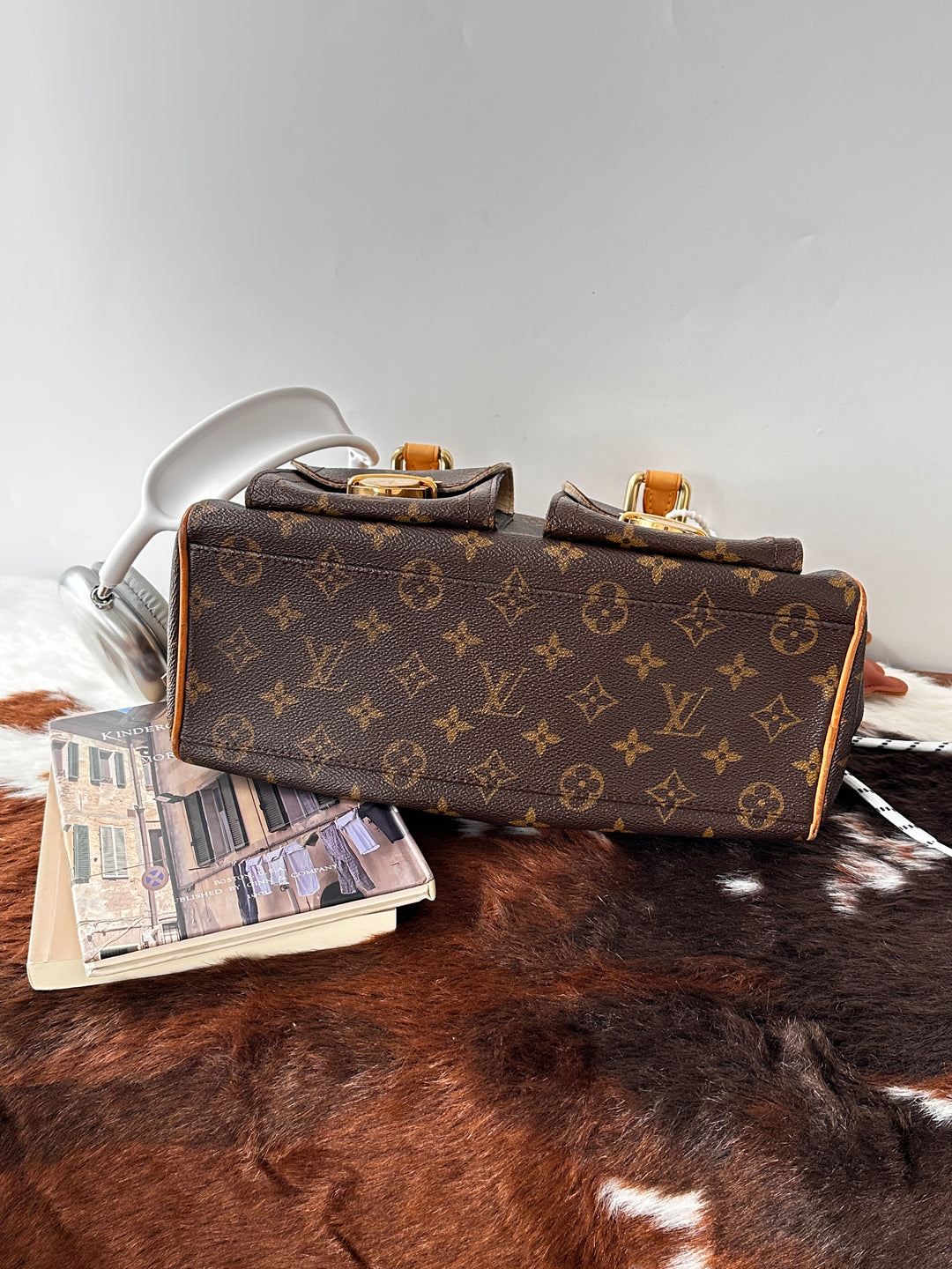 Louis Vuitton Monogram Manhattan PM Bag 🤎｜Classic Monogram × Pocket Detail × Great Value
