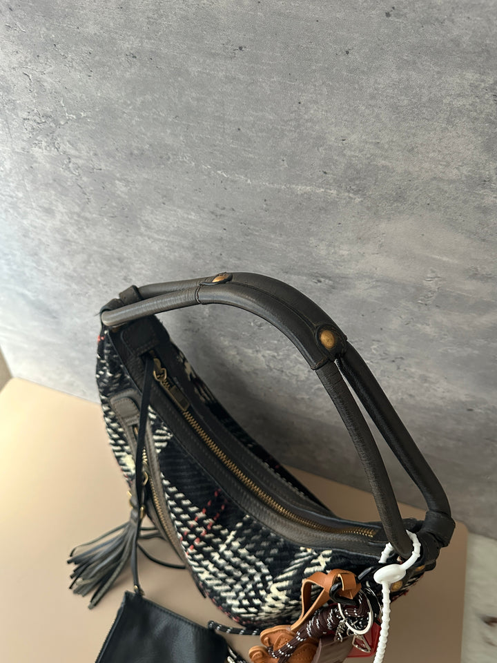 Ferragamo Plaid Wool Crescent Hobo Bag 🤍🖤｜Plaid Wool × Crescent Silhouette × Matching Pouch