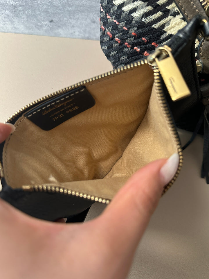 Ferragamo Plaid Wool Crescent Hobo Bag 🤍🖤｜Plaid Wool × Crescent Silhouette × Matching Pouch