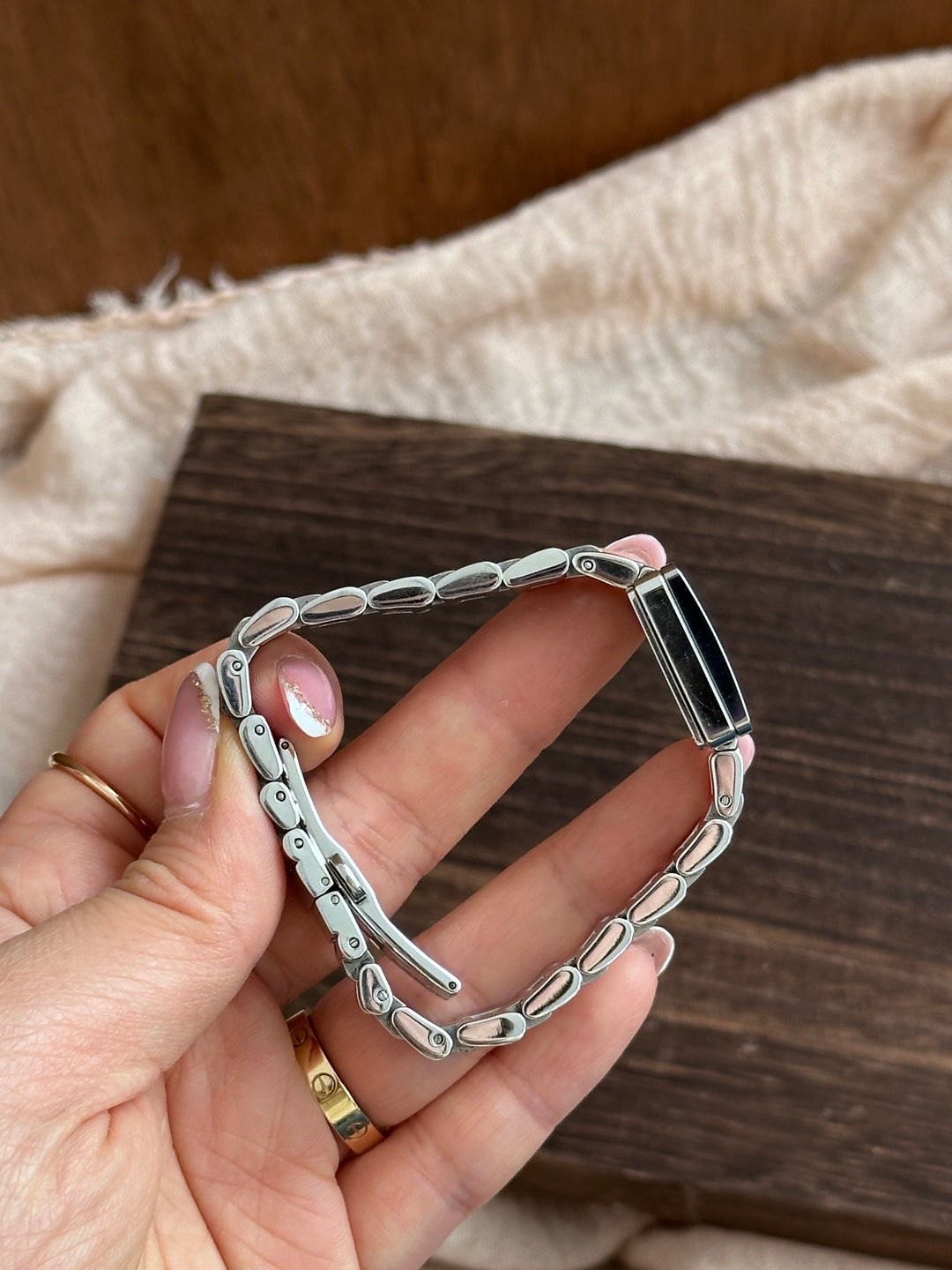 Gucci G Square Watch 🖤✨｜Signature G Case × Sleek Silver Bracelet × Easy Everyday Styling