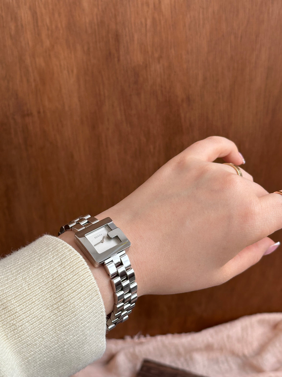 Gucci G Square Watch 🖤✨｜Signature G Case × Sleek Silver Bracelet × Easy Everyday Styling