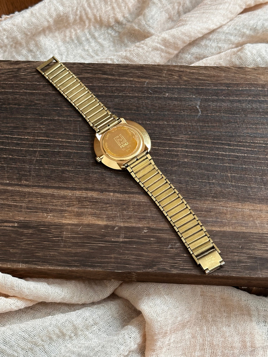 Fendi Vintage Bracelet Watch 🤎✨｜Textured Dial × Gold Bracelet Strap × Rare Vintage Charm