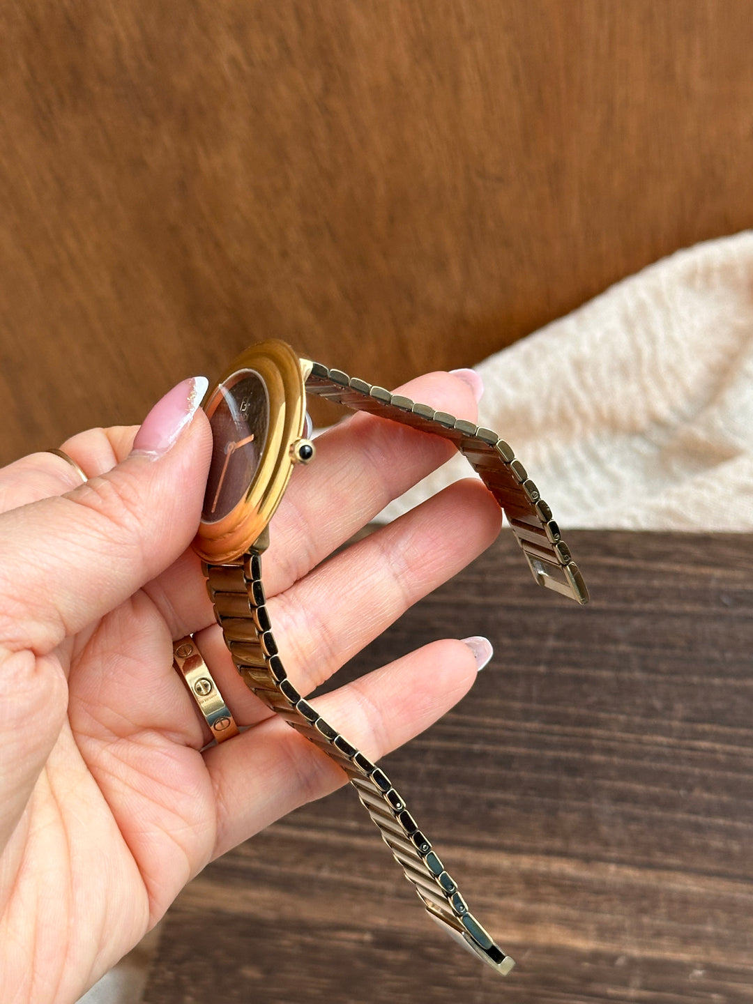 Fendi Vintage Bracelet Watch 🤎✨｜Textured Dial × Gold Bracelet Strap × Rare Vintage Charm