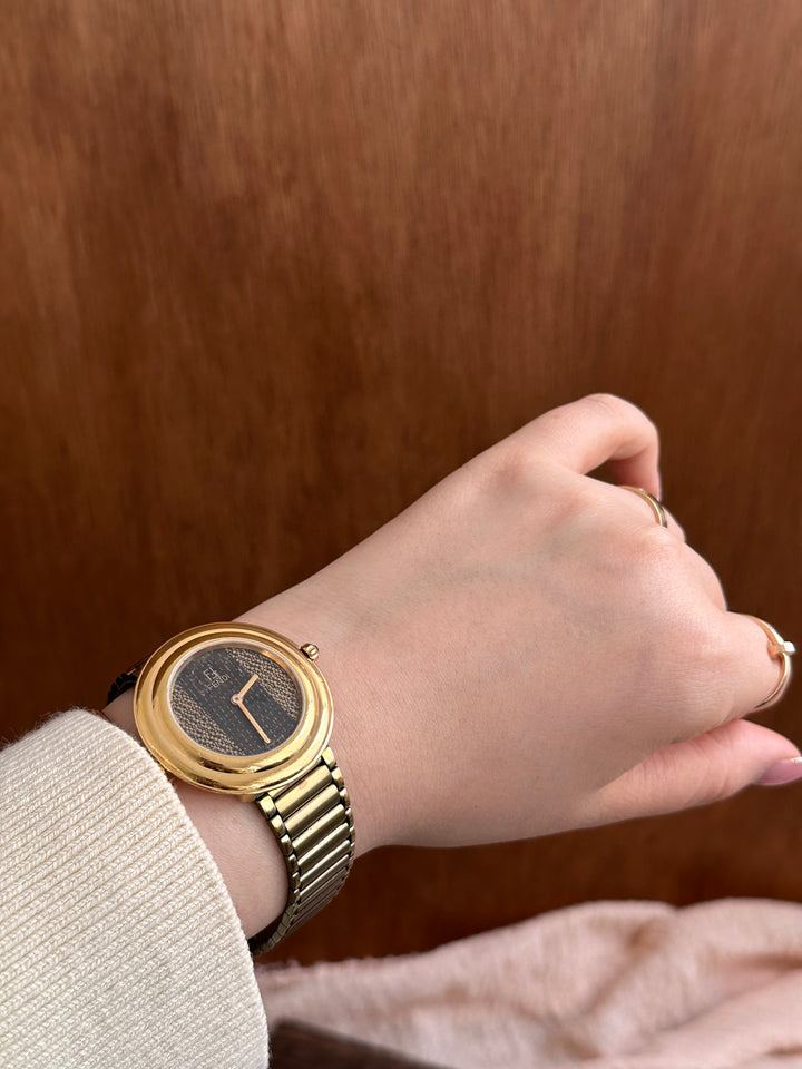 Fendi Vintage Bracelet Watch 🤎✨｜Textured Dial × Gold Bracelet Strap × Rare Vintage Charm