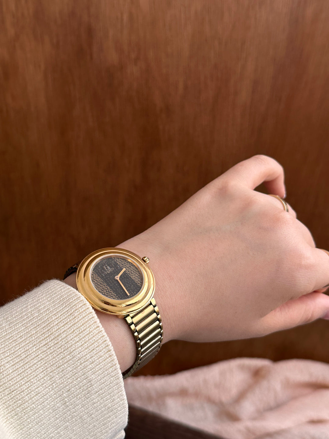 Fendi Vintage Bracelet Watch 🤎✨｜Textured Dial × Gold Bracelet Strap × Rare Vintage Charm