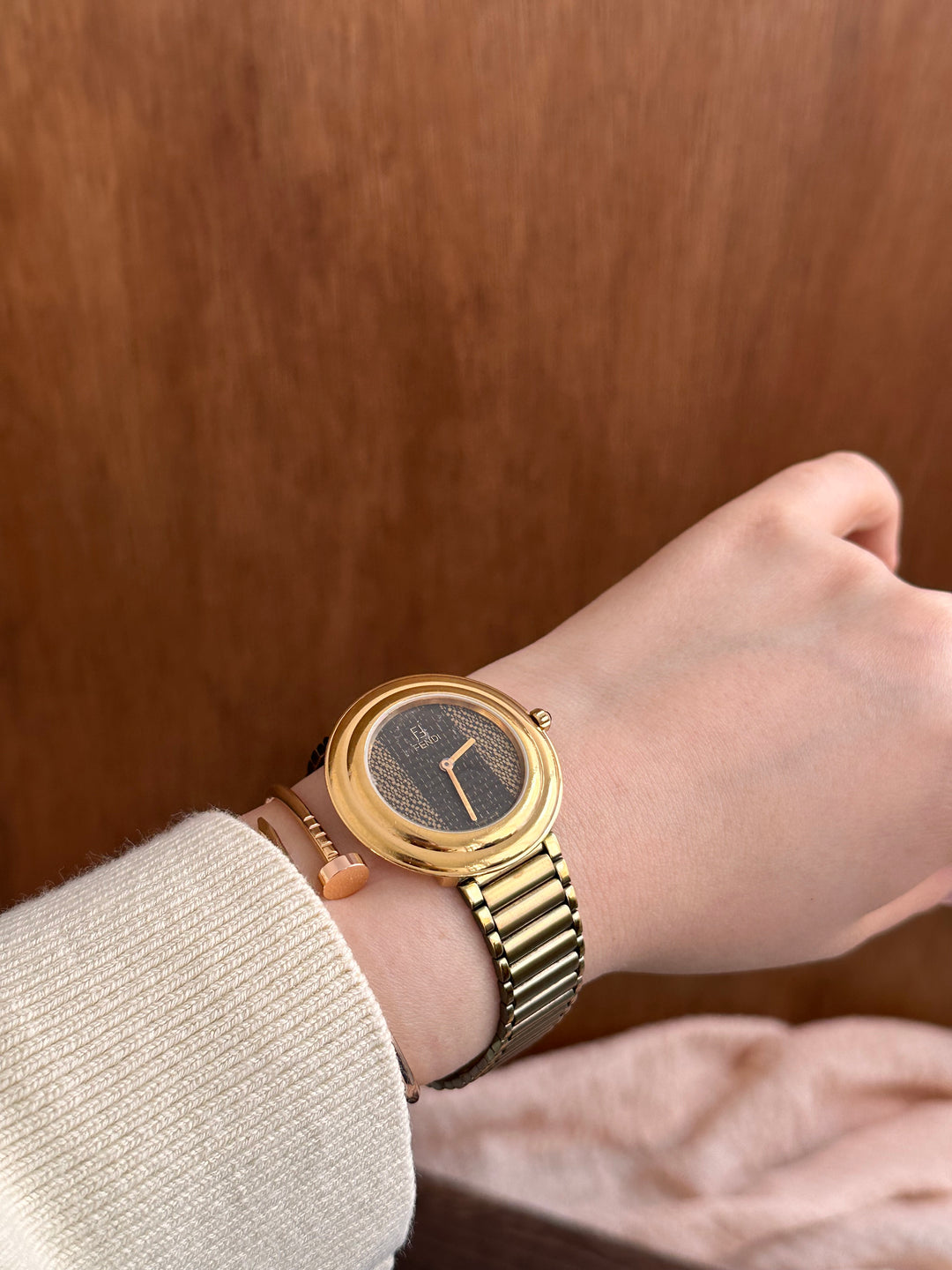 Fendi Vintage Bracelet Watch 🤎✨｜Textured Dial × Gold Bracelet Strap × Rare Vintage Charm