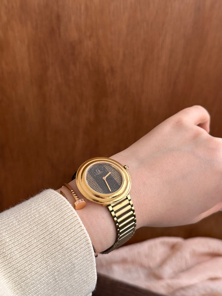 Fendi Vintage Bracelet Watch 🤎✨｜Textured Dial × Gold Bracelet Strap × Rare Vintage Charm