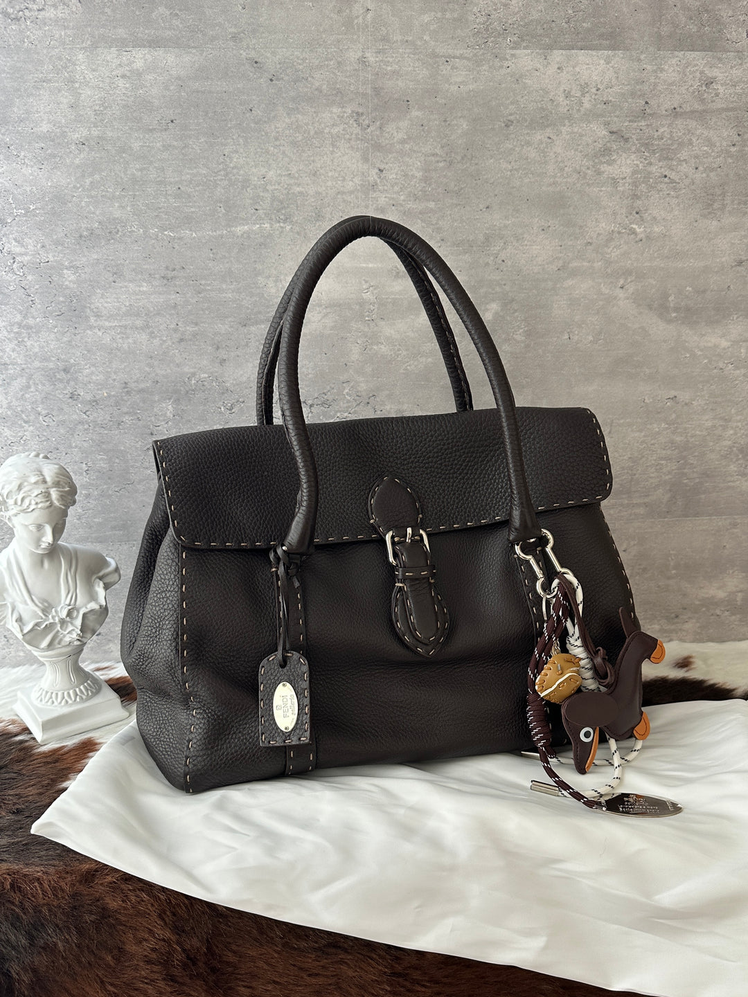 Fendi Selleria Contrast-Stitch Leather Tote 🖤🤎✨｜Chocolate Brown・Hand-Stitched Detail