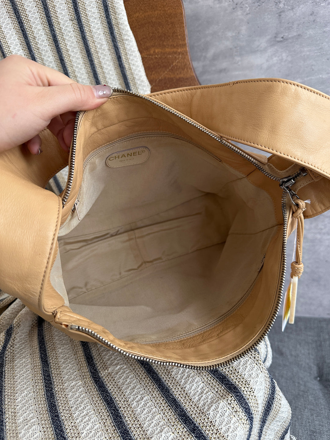 CHANEL Beige Leather Hobo Bag 🤎｜Durable Cowhide × Everyday Essential × Effortless Styling