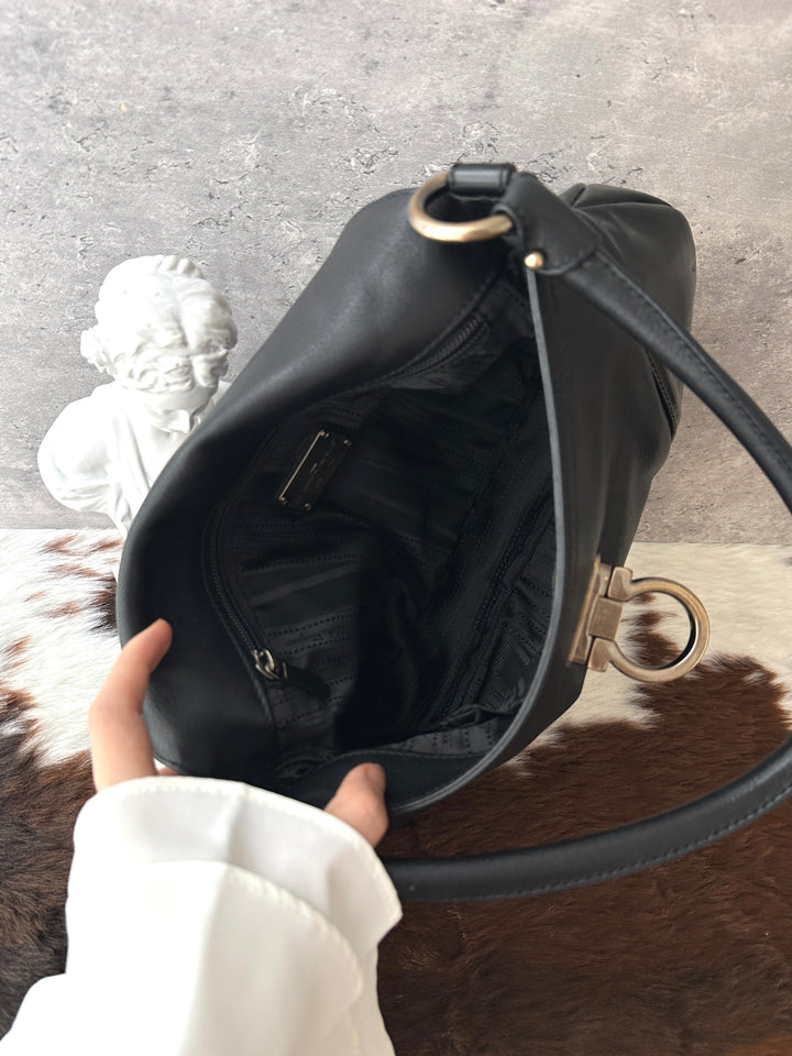 Ferragamo Gancini Mixed-Leather Shoulder Bag 🖤✨｜Black Leather・Patent Leather Details