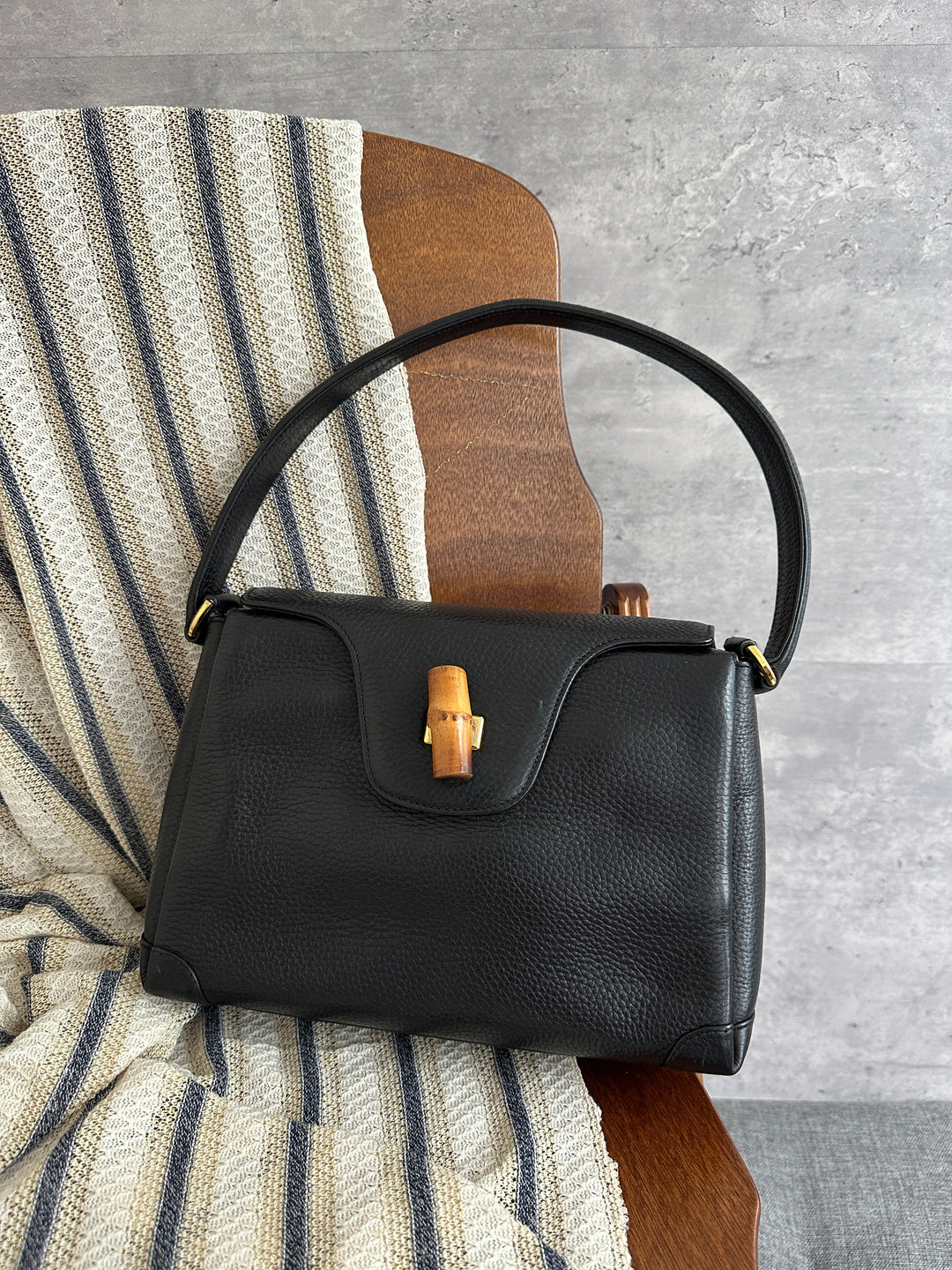 GUCCI Turnlock One-Shoulder Bag 🖤｜Black Cowhide Leather × Bamboo Turnlock × Structured Vintage Shape✨