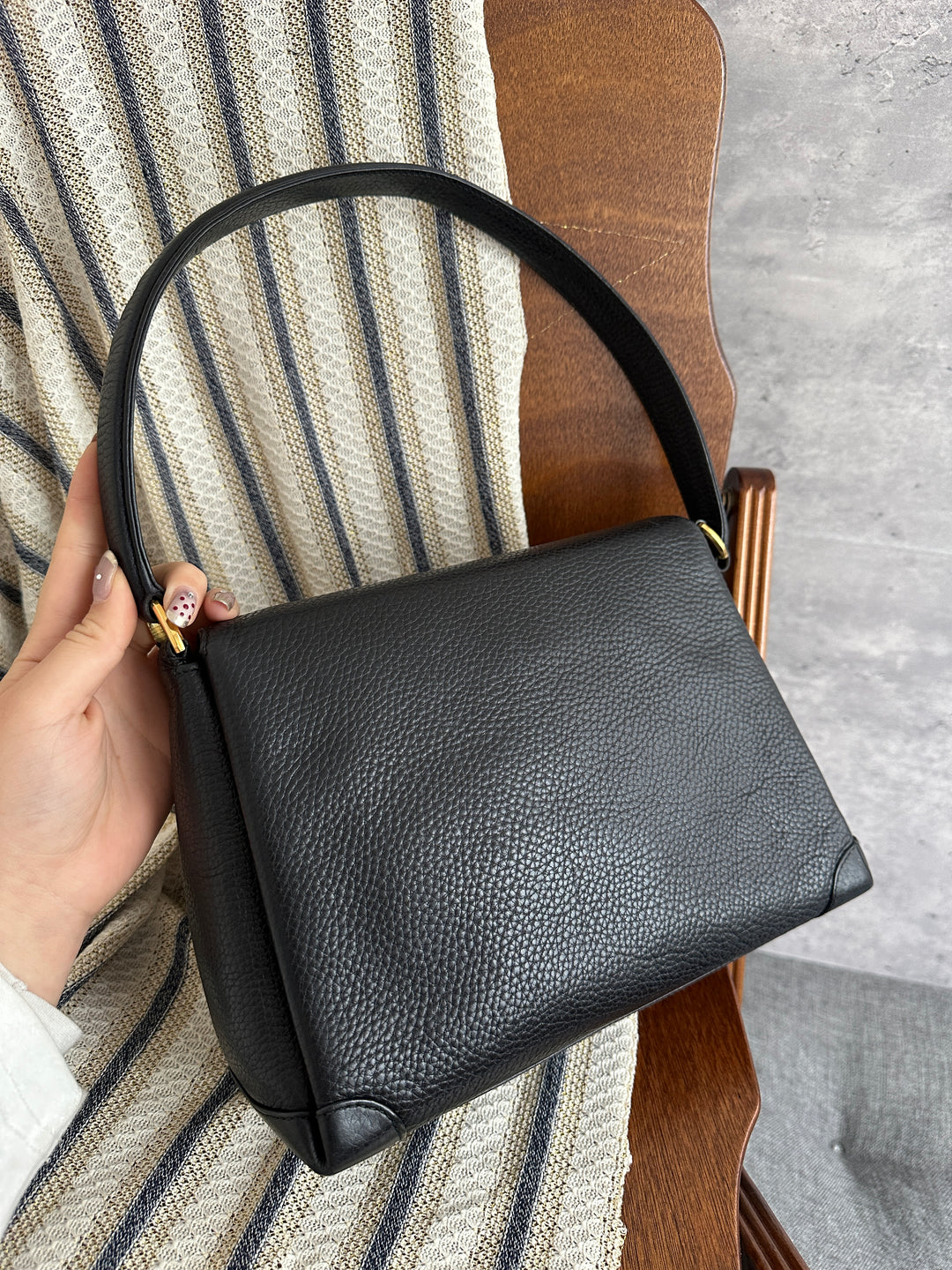 GUCCI Turnlock One-Shoulder Bag 🖤｜Black Cowhide Leather × Bamboo Turnlock × Structured Vintage Shape✨