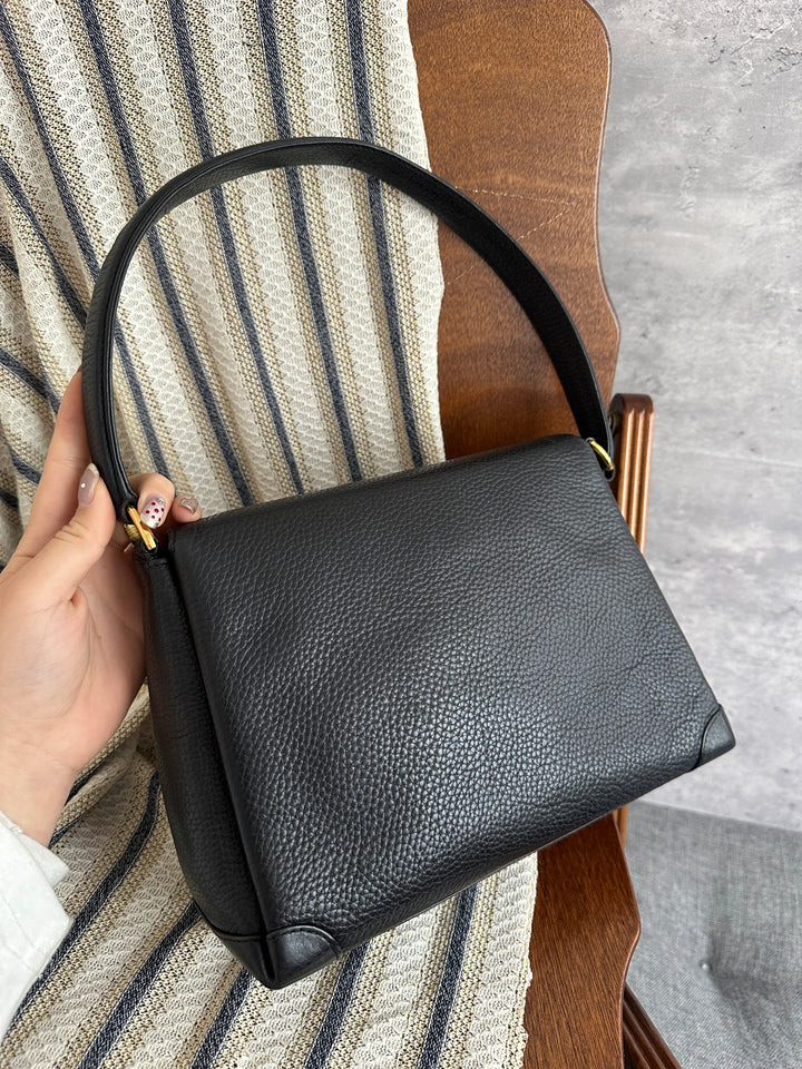 GUCCI Turnlock One-Shoulder Bag 🖤｜Black Cowhide Leather × Bamboo Turnlock × Structured Vintage Shape✨