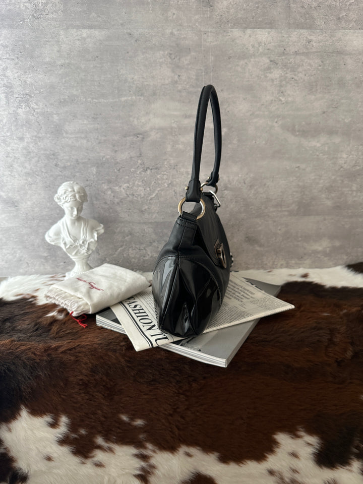 Ferragamo Gancini Mixed-Leather Shoulder Bag 🖤✨｜Black Leather・Patent Leather Details