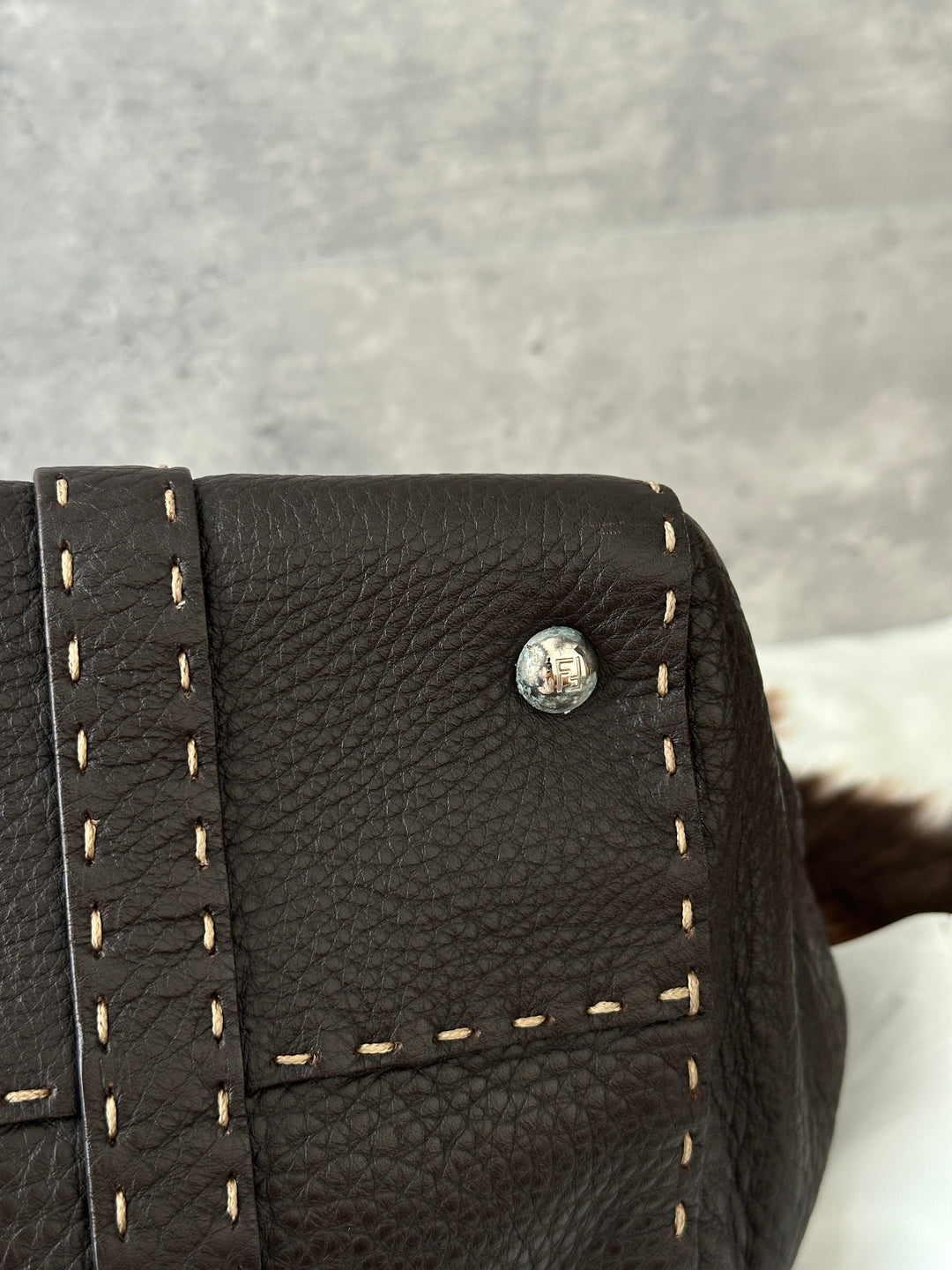 Fendi Selleria Contrast-Stitch Leather Tote 🖤🤎✨｜Chocolate Brown・Hand-Stitched Detail