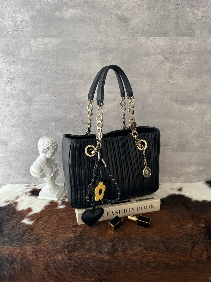 Bvlgari Pleated Chain Tote ✨🖤｜Gold-Tone Chain・Medallion Charms